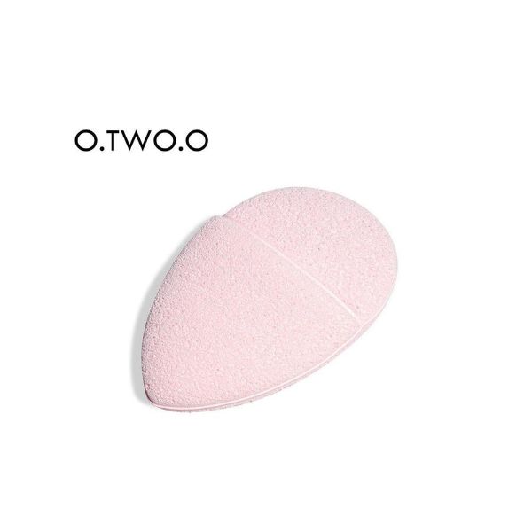 صورة او تو او اسفنجة تنظيف الوجه